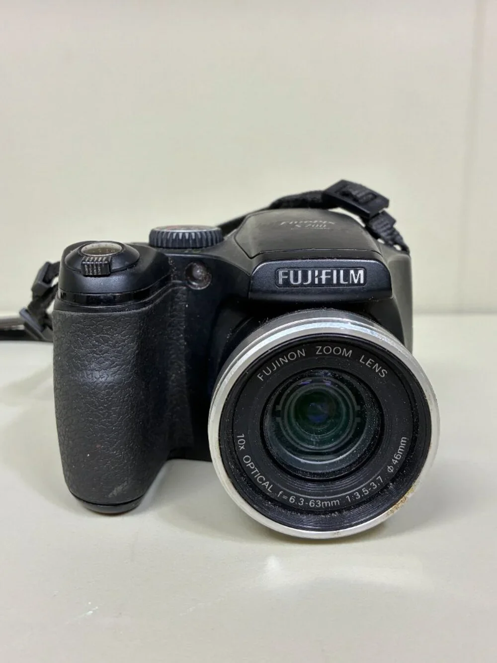 Fujifilm FinePix S Series S700 7.1 MP Digital Camera For Parts & Or Repair